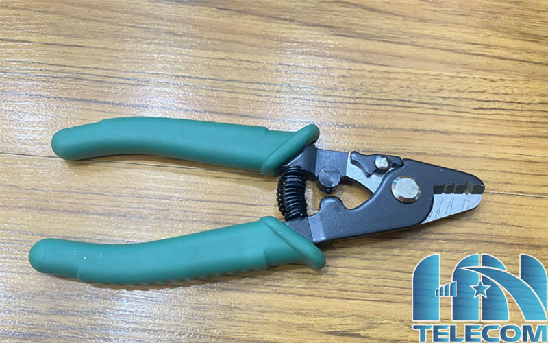 Kìm tuốt quang màu xanh