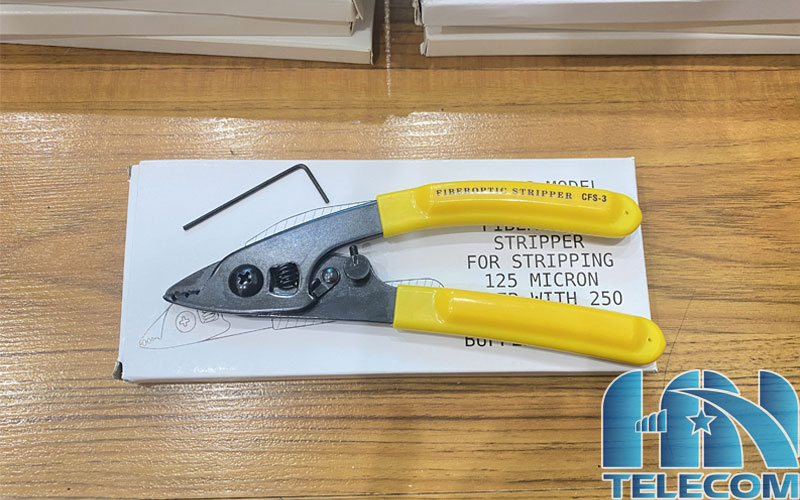 Kìm tuốt sợi quang 3 lỗ