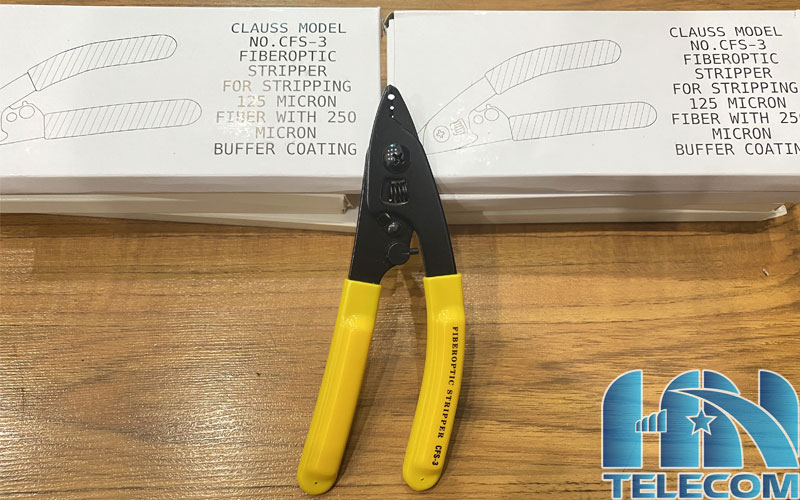 Dụng cụ tuốt sợi quang