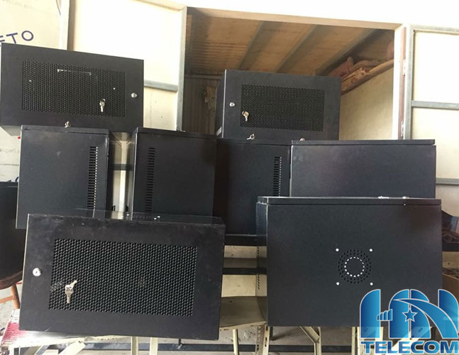 Tủ rack 6U D400 màu đen