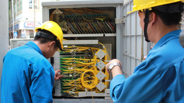 Thi công đấu nối cáp quang
