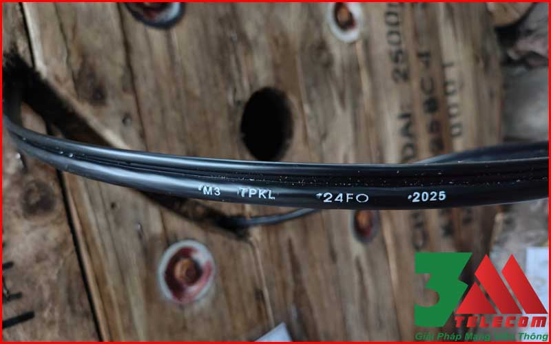 Ảnh thực tế Cáp quang treo phi kim loại 24FO 