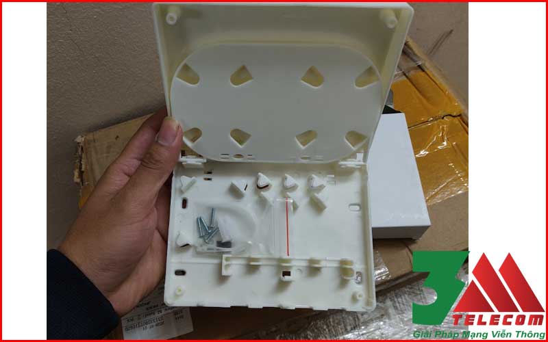 Hộp phối quang ODF 4FO vỏ nhựa đầy đủ phụ kiện